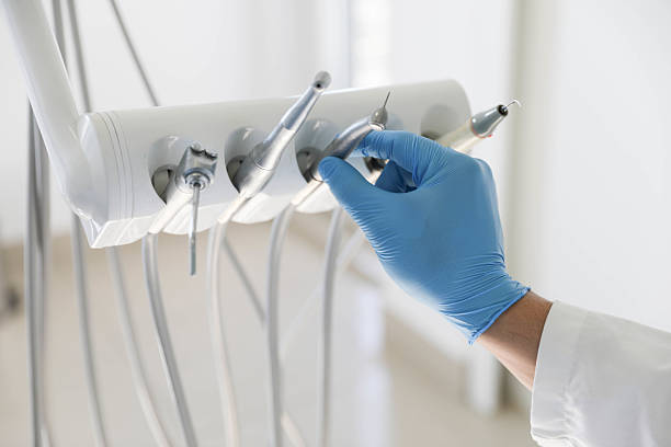 Professional Emergency Dentist technician working in Portales, NM